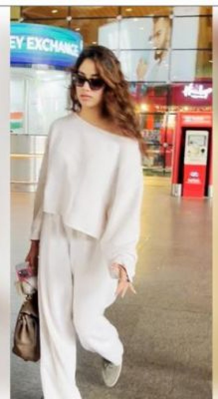 जान्हवी कपूर ने मुंबई एयरपोर्ट पर फोटोग्राफरों से कहा, आज का कार्डियो हो गया आपका