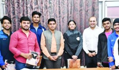 स्कवैश स्पर्धा खिलाडिय़ों का खेल मंत्री वर्मा ने बढ़ाया हौसला