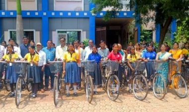 47 छात्राओं को मिली साइकिल