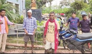 2 दर्जन हथियारबंद नकाबपोश घुसे ग्रामीण के घर, दो को ग्रामीणों ने दबोचा