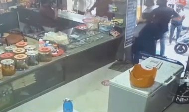 इंदौर में डबल मर्डर के आरोपी ने किया हमला:नमकीन व्यापारी को दुकान में घुसकर पीटा, CCTV आया सामने