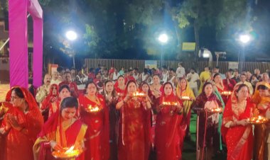 भोपाल के प्राइवेट बिजली नगर कॉलोनी में अष्टमी पर महाआरती:महाकाल डमरू दल ने दी शानदार प्रस्तुति