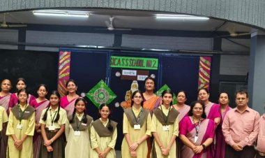 सिका सीनियर सेकेंडरी स्कूल क्रमांक 2 इंदौर में वाल्मीकि जयंती:चौपाइयों और गीतों की प्रस्तुति के साथ ही बच्चों ने संस्कृत में भी दी जानकारी