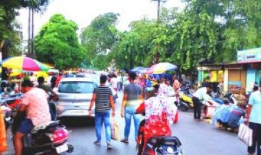 गणेश चौक बिलासपुर शनिवार के साप्ताहिक बाजार में जाम की स्थिति