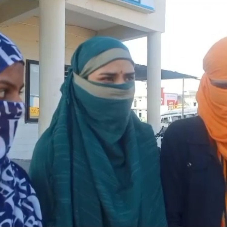 स्कूली छात्रा ने लगाया छेड़छाड़ का आरोप:सहेलियों के साथ देहात थाने पहुंचकर शिकायत दर्ज कराई; आरोपी की तलाश जारी