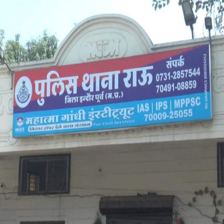 इंदौर में धार्मिक स्थल पर फेंके सुतली बम:ट्रांसपोर्टर ने दर्ज करवाई एफआईआर,अज्ञात युवकों के खिलाफ धार्मिक भावना भड़काने का केस दर्ज