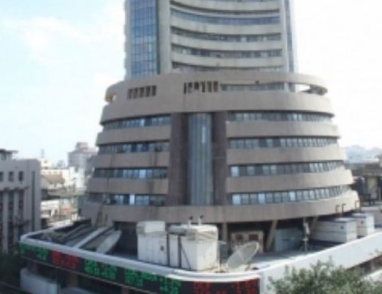 सेंसेक्स 318 अंक गिरा, ऑटो और आईटी सेक्टर पर रहा दबाव