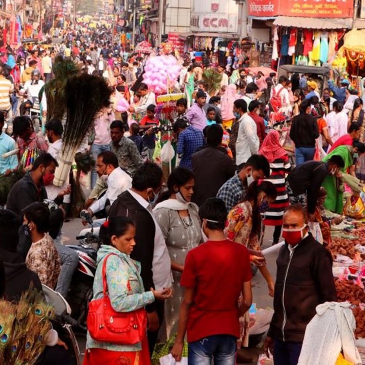 दीवाली पर राजवाड़ा क्षेत्र में दुकान लगाने पर विधायक-व्यापारी आमने-सामने:व्यापारी चाहते फुटपाथ वालों को दूसरी जगह बैठाया जाए, विधायक शुक्ला बोले-8 दिन के लिए देंगे अनुमति