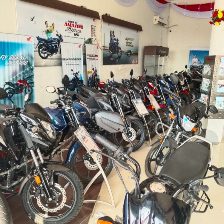 धनतेरस पर्व पर अच्छे व्यापार की उम्मीद:400 बाईकों और स्कूटी की एडवांश बुकिंग, 150 से ज्यादा ट्रैक्टरो के बिकने का अनुमान