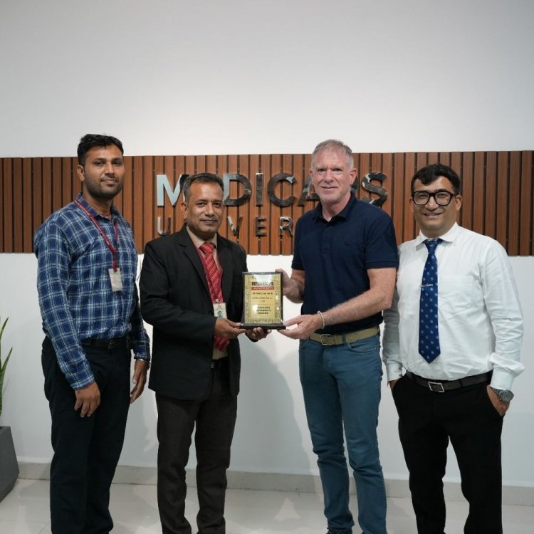 मेडीकेप्स यूनिवर्सिटी में यूएसए के प्रोफेसर डेनियल एडम्स का स्वागत:स्टूडेंट्स एक्सचेंज प्रोग्राम सहित विभिन्न मुद्दों पर की बातचीत