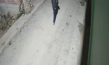 रीवा में सूने घर में चोरी, सामने आया वीडियो:बाइक और गहने लेकर रफूचक्कर हुआ चोर; दिल्ली में रहता है परिवार