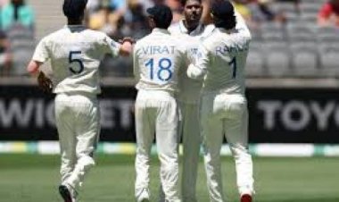 सिराज ने दो विकेट झटके, ऑस्ट्रेलिया के पांच विकेट पर 104 रन