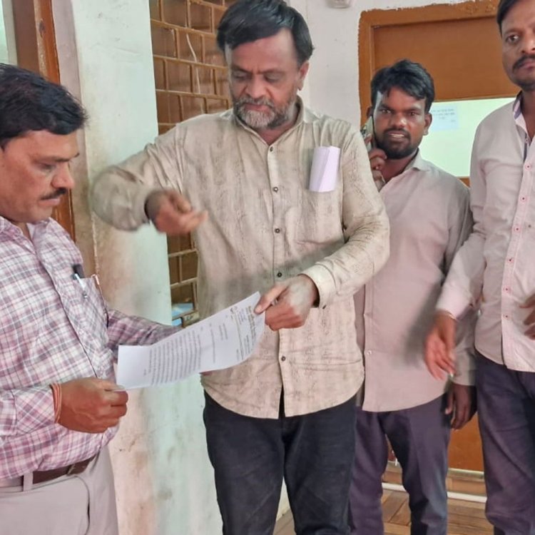 कांग्रेस ने उठाया अवैध कॉलोनियों का मुद्दा:कांग्रेस नेता ने सौंपा ज्ञापन, बोले- सभी अवैध कॉलोनाइजर पर हो सख्त कार्रवाई