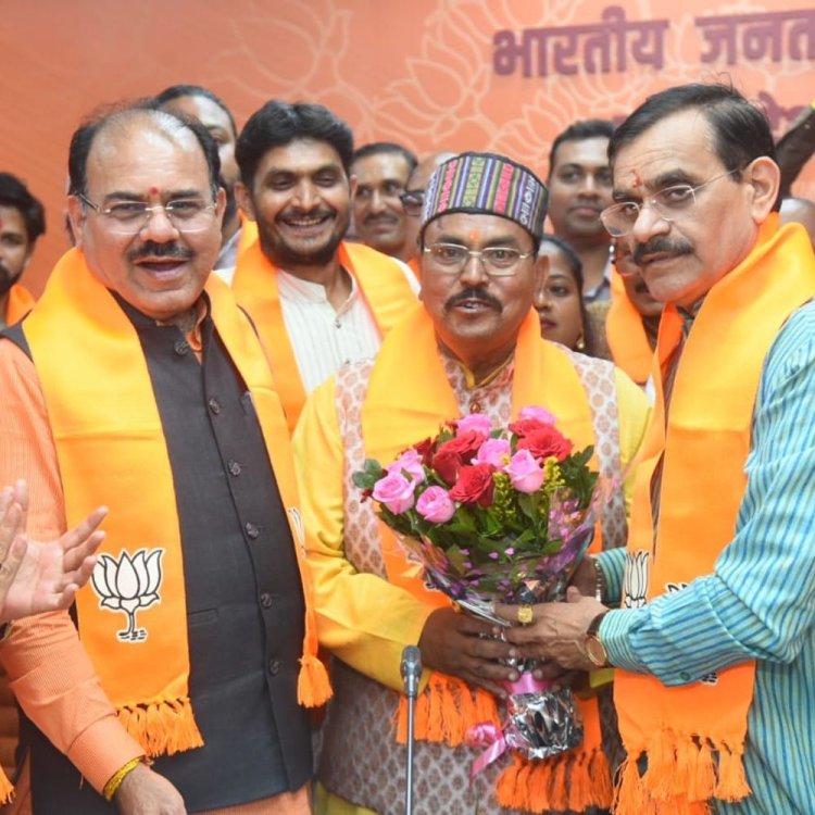 देवउठनी एकादशी पर हीरालाल श्रीवास और साथी भाजपा में शामिल:50 से अधिक पदाधिकारियों ने ग्रहण की बीजेपी की सदस्यता