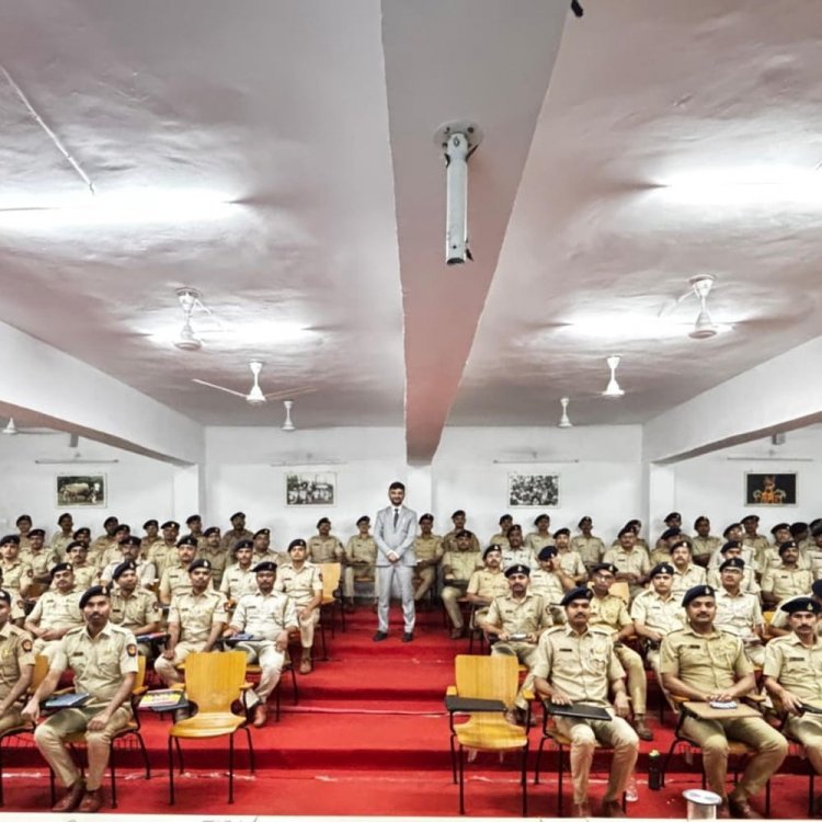 पीटीएस भौंरी में कस्टम इंस्पेक्टरों के लिए ट्रेनिंग सत्र:नवीन राय बोले इंसान तर्कसंगत निर्णय नहीं लेते, उनके फैसलों में पूर्वाग्रह काम करता है