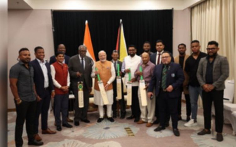 प्रधानमंत्री नरेंद्र मोदी से मुलाकात के बाद प्रभावित हुए क्लाइव लॉयड, कहा- उनके जैसे और पीएम चाहिए