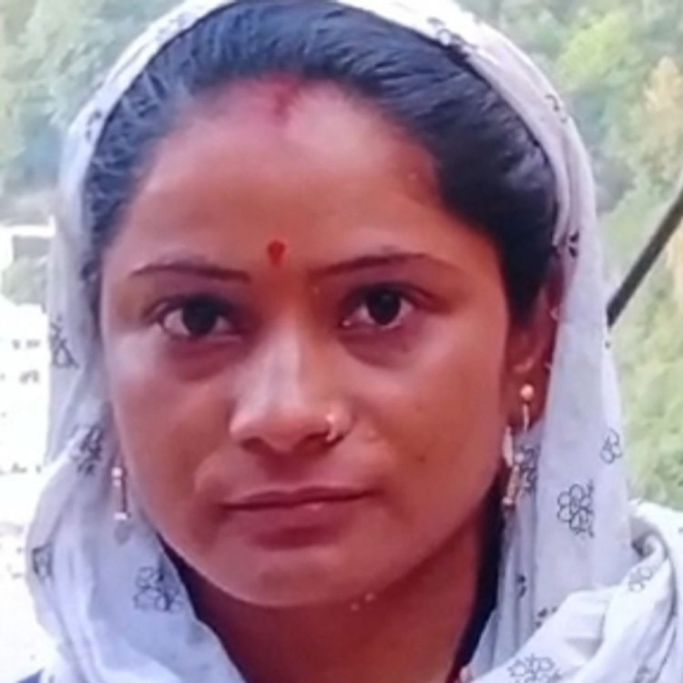 महिला ने फांसी लगाकर किया सुसाइड:साथ सोए बेटे ने देखा शव, डेढ़ साल पहले छत से गिरकर पति की हो चुकी थी मौत