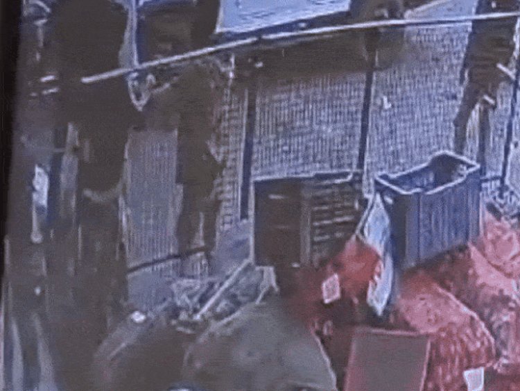 उमरिया में कांग्रेस जिलाध्यक्ष और कार मैकेनिक्स में मारपीट:CCTV में कैद हुआ विवाद का वीडियो, कोतवाली पुलिस ने दोनों पक्षों पर किया केस दर्ज