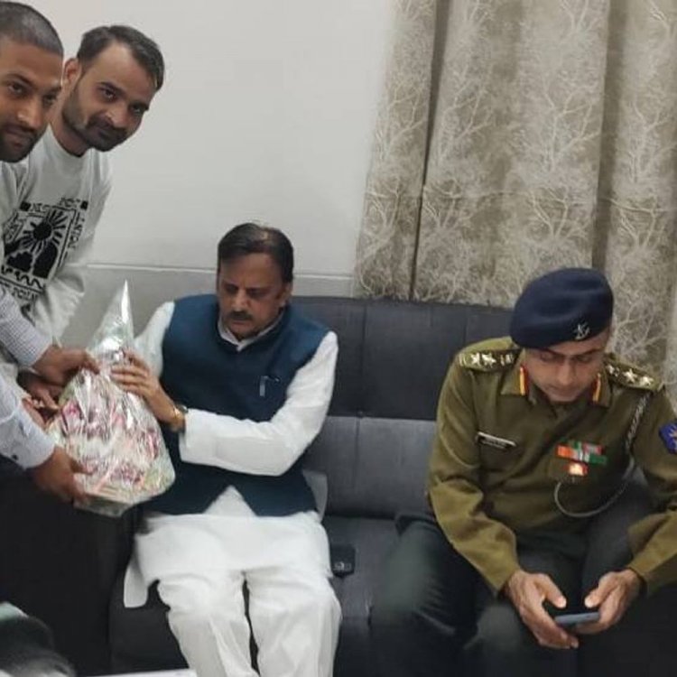 उप मुख्यमंत्री से मिले आउटसोर्स कर्मचारी:बर्खास्त कर्मचारी बहाल, कल का धरना स्थगित