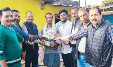 ठेला चलाकर पिता ने बेटे को बनाया अफसर