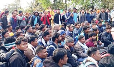 पुलिस आरक्षक भर्ती तिथि परिवर्तन पर फूटा अभ्यर्थियों का गुस्सा, हाईवे पर सांकेतिक प्रदर्शन