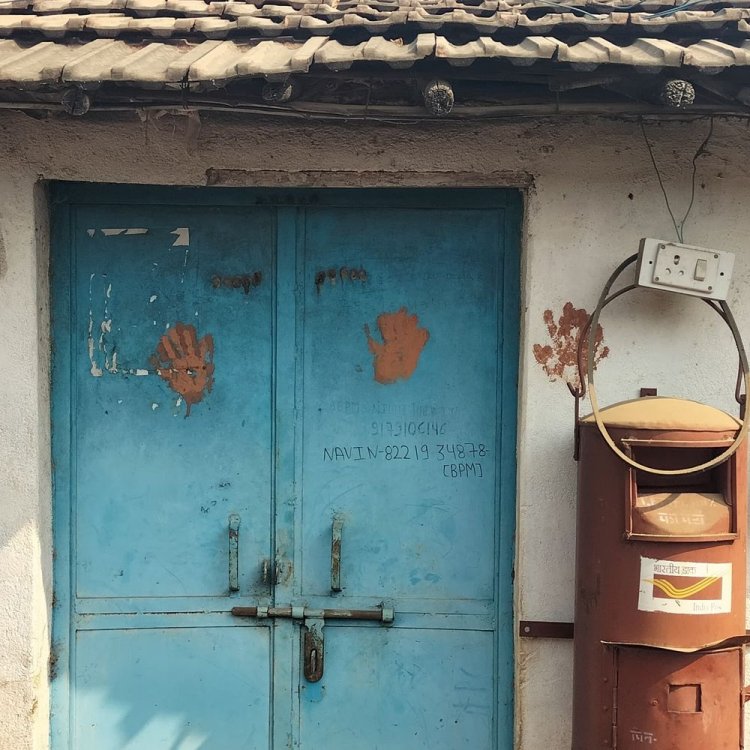 बड़वानी में पोस्ट मास्टर पर मनमानी का आरोप:पोस्ट ऑफिस में लटकता है ताला, नहीं उठाते फोन, लोगों ने की शिकायत