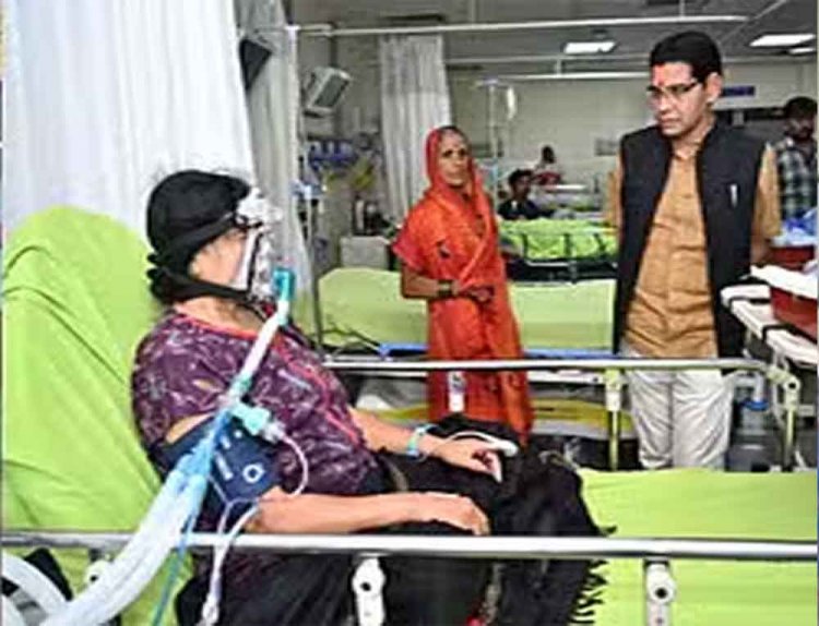 छत्तीसगढ़-रायपुर के एम्स और मेकाहारा अस्पताल पहुंचे राजस्व मंत्री टंकराम वर्मा, मरीजों से स्वास्थ्य की ली जानकारी