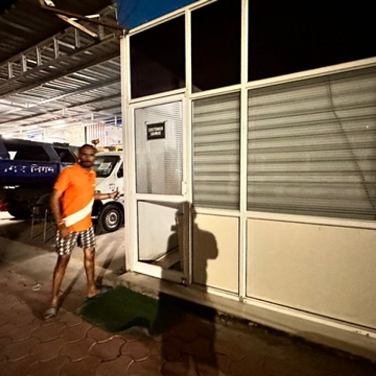 इंदौर में सुमित्रा महाजन के बेटे का शोरूम फोड़ा:कैबिनेट मंत्री दर्जा प्राप्त नेता के भतीजे ने पोते से की हाथापाई, मैनेजर को पीटा