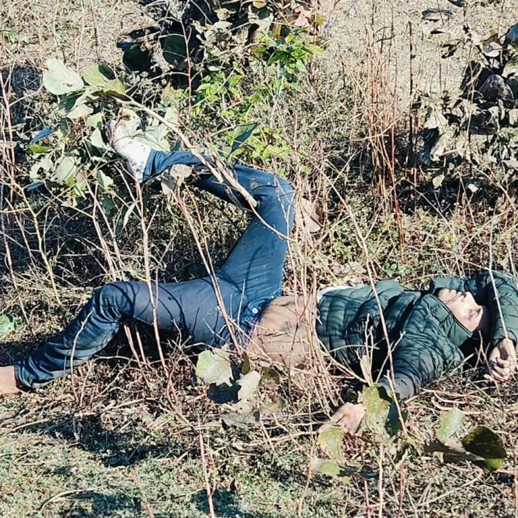 अशोकनगर में रेलवे ट्रैक के किनारे मिला शव:पास में खून से रंगे पत्थर और डंडा भी मिला, हत्या की आशंका