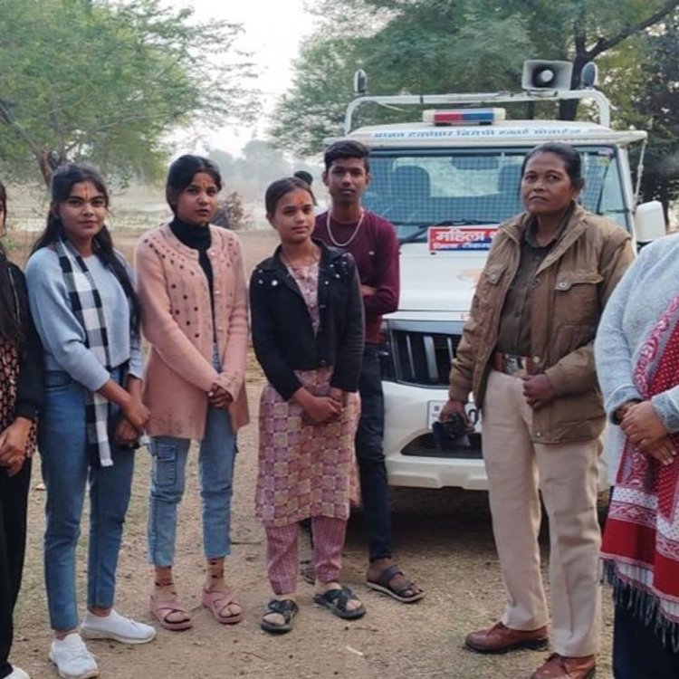 महिला थाना प्रभारी ने छात्राओं से मुलाकात की:लैला मजनू अभियान का फीडबैक लिया; छात्राएं बोलीं- आवारा लड़कों से मिली राहत