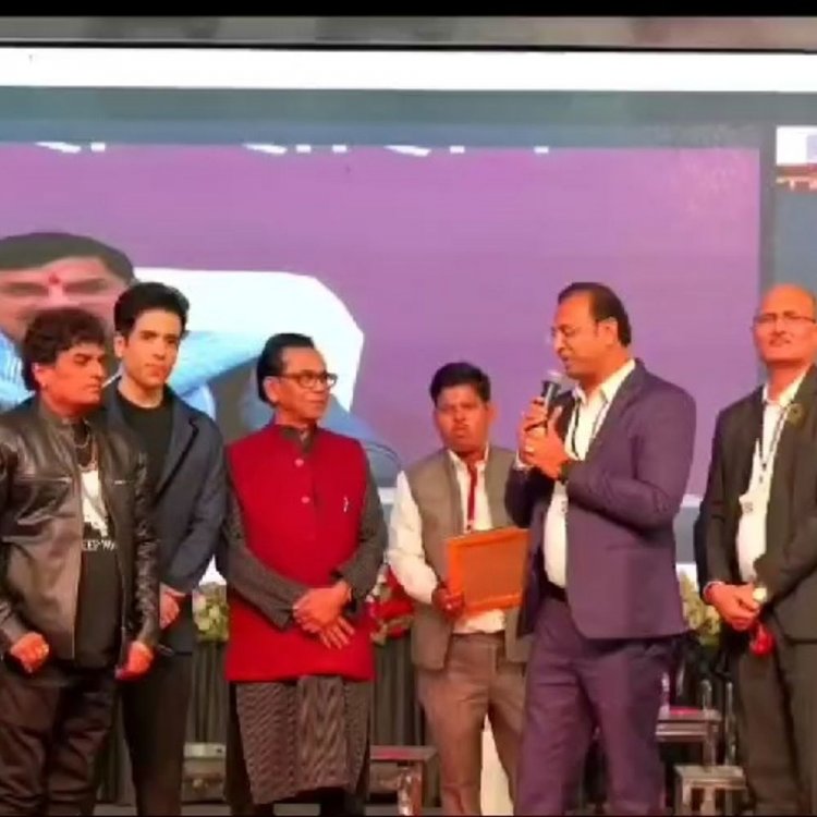 उज्जैन में 25 घंटे का हास्य कवि सम्मेलन:300 से ज्यादा कवियों ने बनाया विश्व रिकॉर्ड; एक्टर तुषार कपूर रहे मुख्य आकर्षण