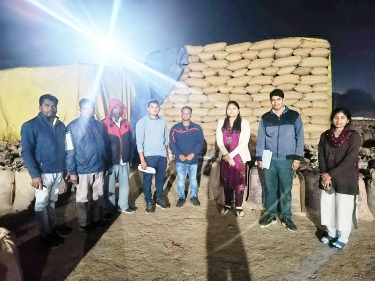 रिकॉर्ड में दर्ज मात्रा से 6529 बोरी धान मिला कम, बारदानों में भी मिली अनियमितता