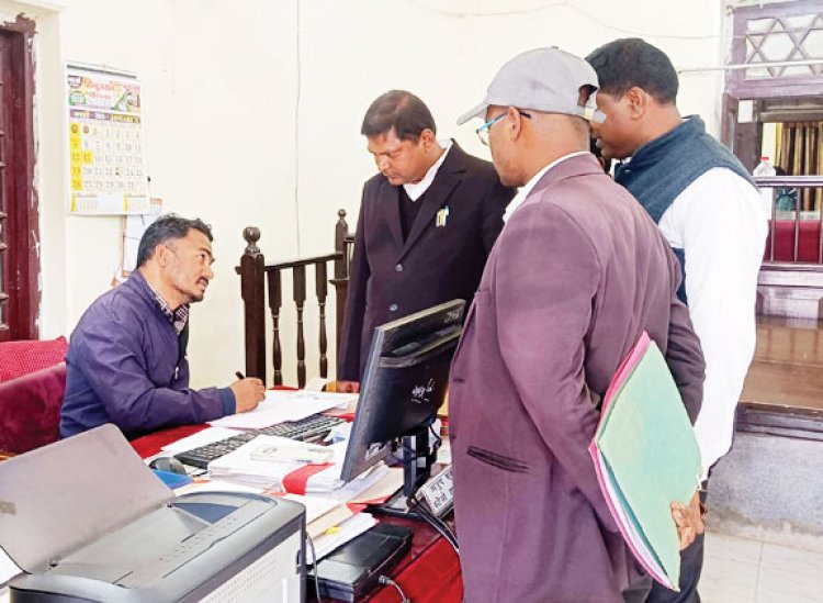 दूसरे दिन महापौर के लिए 1 और पार्षदों के लिए 14 नामांकन पत्र खरीदे