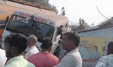 सीधी में घर में घुसा ट्रक, नाबालिग लड़के की मौत:ग्रामीणों ने चक्काजाम किया, कहा- स्पीड ब्रेकर बनाए जाए