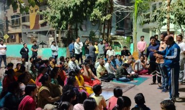 इंदौर में राजीव आवास विहार में रहवासी करेंगे गश्त:नाबालिग के अपहरण के प्रयास के बाद कॉलोनीवासियों ने सुरक्षा को लेकर की मीटिंग