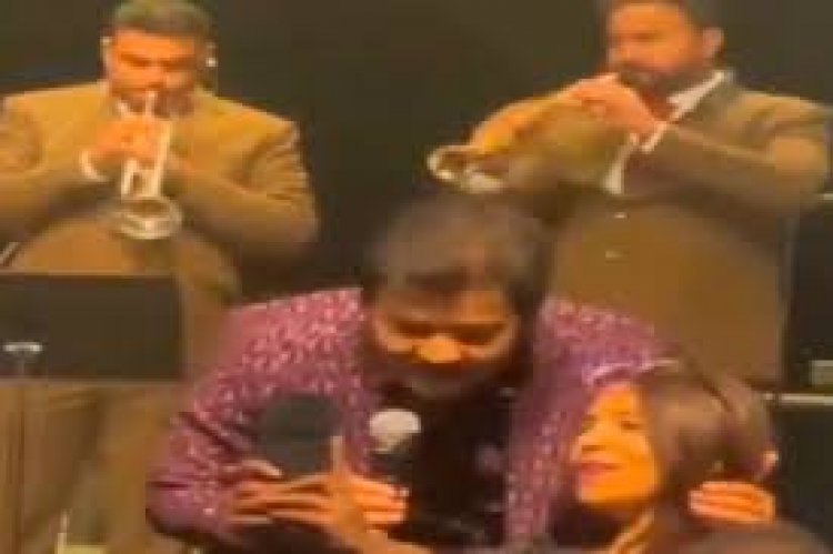 महिला प्रशंसक को चूमने का वीडियो सामने आने के बाद विवादों में घिरे उदित नारायण