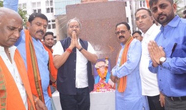 "भारतीय जनता पार्टी की सरकार ने डॉ. बाबा साहब अंबेडकर को भारत रत्न देकर उन्हें यथोचित सम्मान दिया।