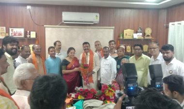 महापौर मीनल चौबे ने जोन 4 अध्यक्ष का पदभार सम्हालने पर मुरली शर्मा को दी हार्दिक शुभकामनायें