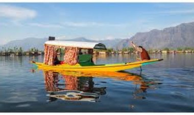 J-K के पहलगाम में आतंकी हमला हुआ, जिसमें पर्यटकों को निशाना बनाया गया है.