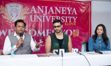 हमारा उद्देश्य छात्रों को न सिर्फ अकादमिक, बल्कि सांस्कृतिक गतिविधियों में भी आगे बढ़ने के अवसर देना है-अभिषेक अग्रवाल प्रेस कॉन्फ्रेंस का आयोजन यूनिवर्सिटी कैंपस में किया गया है,