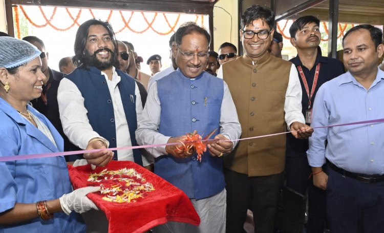 मुख्यमंत्री  विष्णुदेव साय ने किया 'झरिया' एल्कलाइन वॉटर बॉटलिंग प्लांट का शुभारंभ