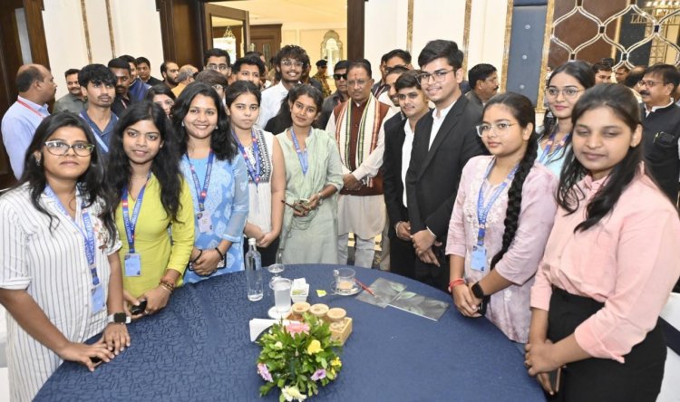 मुख्यमंत्री  विष्णु देव साय ने युवाओं के साथ किया आत्मीय संवाद