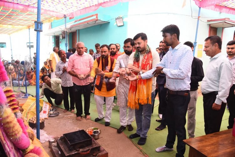 चरोदा के भव्य शोभायात्रा में शामिल हुए अनुज