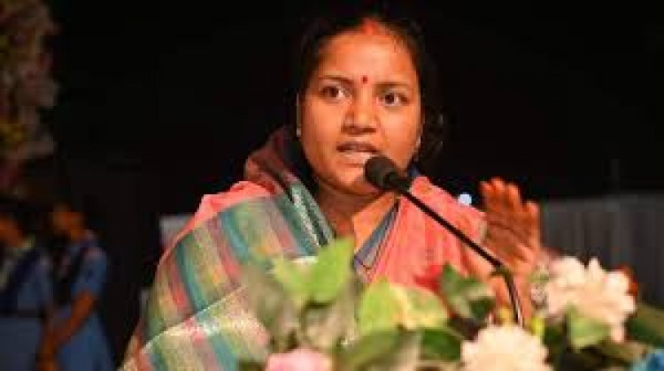 महिला एवं बाल विकास विभाग ने बालोद जिले के जिला कार्यक्रम अधिकारी  किशन टंडन क्रांति को कर्तव्यों में घोर लापरवाही और विभागीय योजनाओं के संचालन में गंभीर अनियमितताओं के कारण तत्काल प्रभाव से निलंबित कर दिया है।