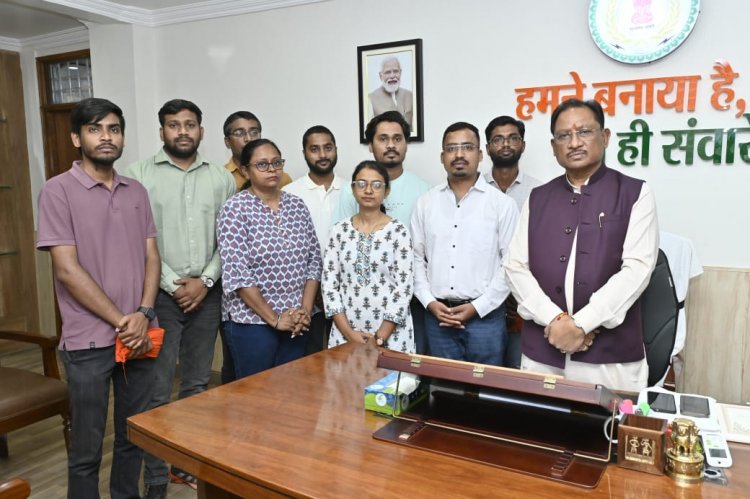 मुख्यमंत्री विष्णु देव साय से सौजन्य मुलाकात के बाद बीएड प्रशिक्षित बर्खास्त सहायक शिक्षकों ने आंदोलन समाप्ति की घोषणा की