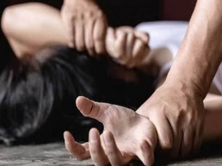 ब्रेकिंग : आत्मानंद स्कूल में शिक्षक ने किया छात्रा से दुष्कर्म, स्टूडेंट हुई गर्भवती…घिनौने कांड में परिचित भी शामिल