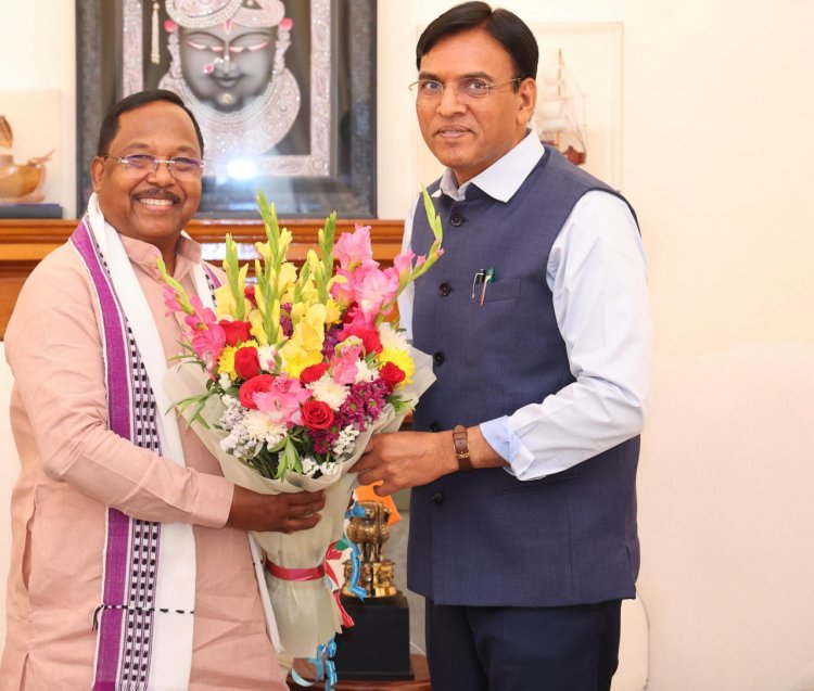 मंत्री  राम विचार नेताम ने केंद्रीय मंत्री डॉ. मंडाविया से दिल्ली में की सौजन्य मुलाकात