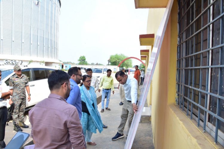 कलेक्टर ने मक्का प्रसंस्करण प्लांट और केन्द्रीय विद्यालय भवन का किया निरीक्षण
