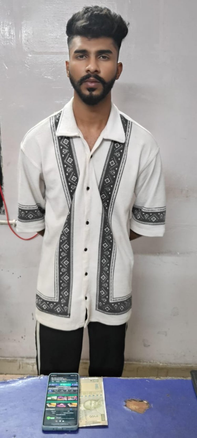 आईपीएल किकेट मैच दिखाकर किकेट सट्टा खिलाते 01 सटोरी गिरफ्तार