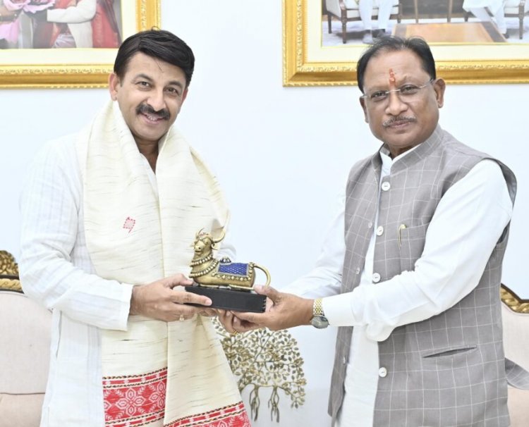 मुख्यमंत्री विष्णु देव साय से सांसद मनोज तिवारी ने की सौजन्य भेंट